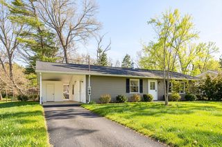 10 Mickelson Ln 10, Bedford, MA 01730