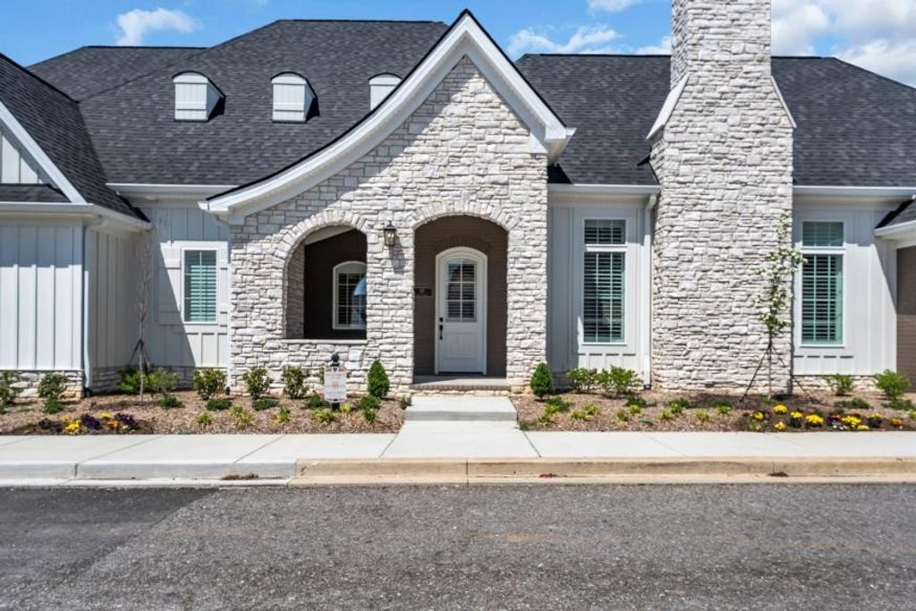 317 Flag Court, Gallatin, TN 37066