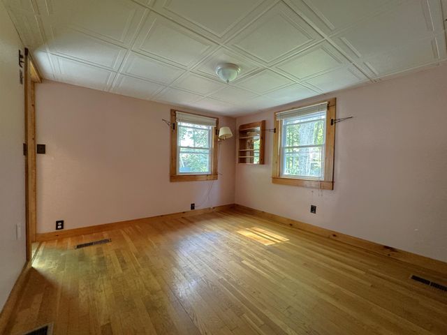 29 Coopers Grove Road, Kingston, NH 03848