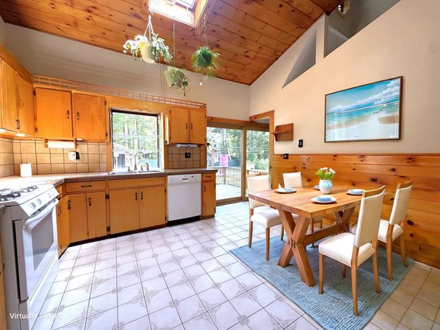 29 Coopers Grove Road, Kingston, NH 03848