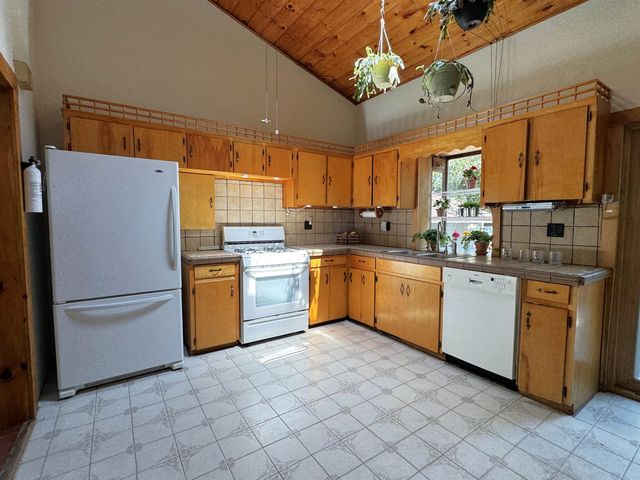 29 Coopers Grove Road, Kingston, NH 03848