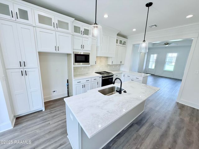 224 Trail Pointe, Scott, LA 70583