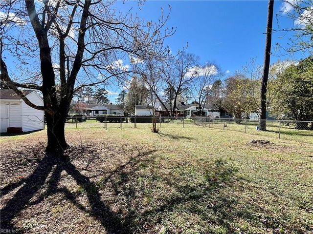 313 Robinhood RD, Franklin, VA 23851