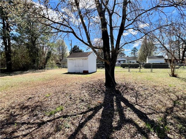 313 Robinhood RD, Franklin, VA 23851