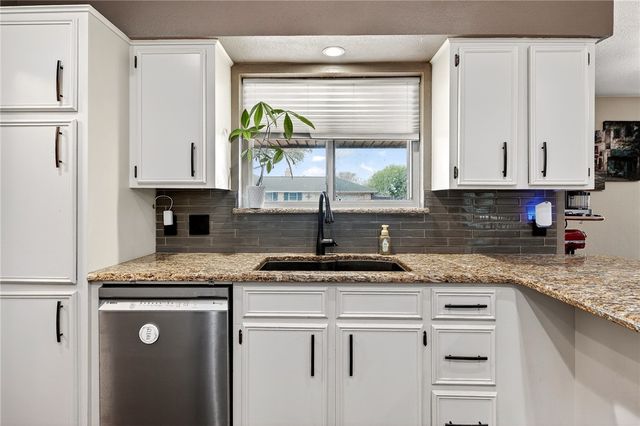 6810 Sahara Dr, Corpus Christi, TX 78412