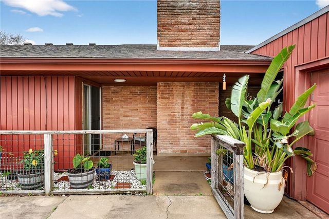 6810 Sahara Dr, Corpus Christi, TX 78412