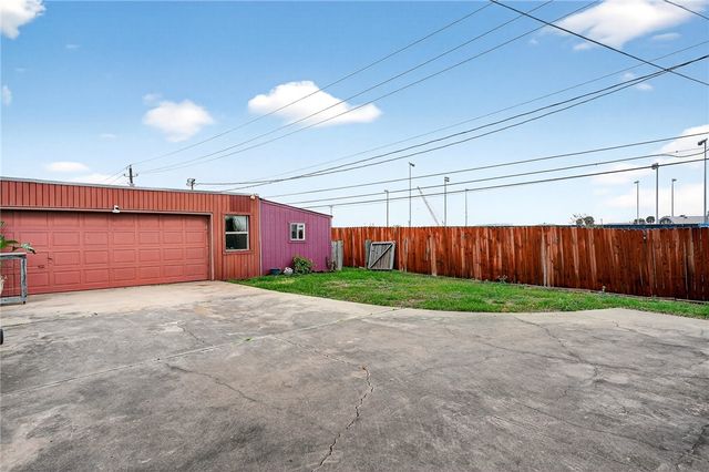 6810 Sahara Dr, Corpus Christi, TX 78412