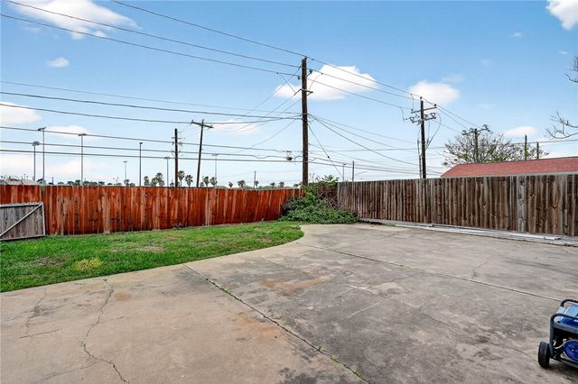 6810 Sahara Dr, Corpus Christi, TX 78412