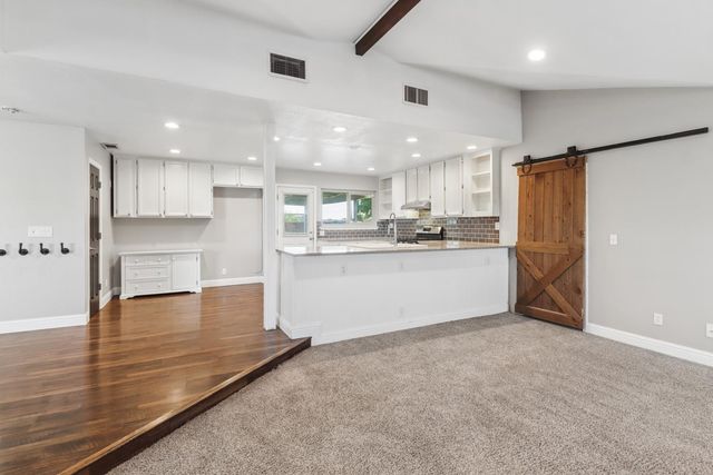 1404 Butterfly Ln, Olivehurst, CA 95961