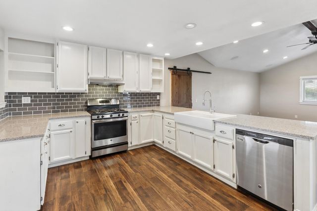 1404 Butterfly Ln, Olivehurst, CA 95961