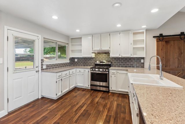 1404 Butterfly Ln, Olivehurst, CA 95961