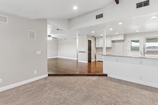 1404 Butterfly Ln, Olivehurst, CA 95961