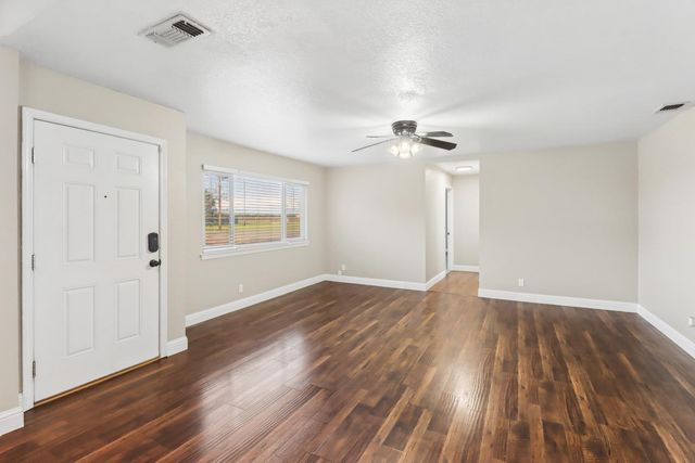 1404 Butterfly Ln, Olivehurst, CA 95961