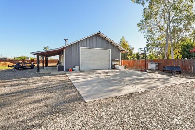 1404 Butterfly Ln, Olivehurst, CA 95961