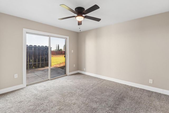1404 Butterfly Ln, Olivehurst, CA 95961