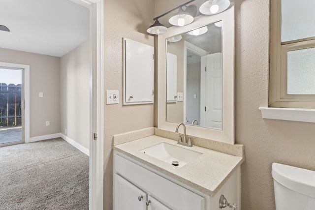 1404 Butterfly Ln, Olivehurst, CA 95961