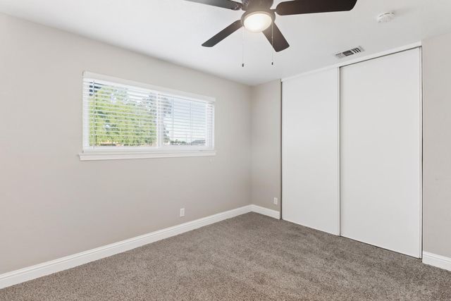 1404 Butterfly Ln, Olivehurst, CA 95961
