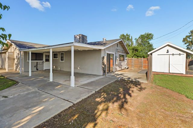 1404 Butterfly Ln, Olivehurst, CA 95961