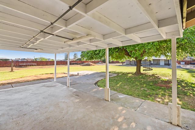 1404 Butterfly Ln, Olivehurst, CA 95961