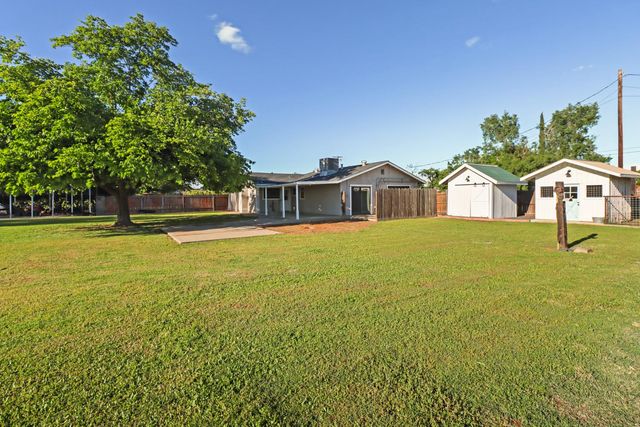 1404 Butterfly Ln, Olivehurst, CA 95961