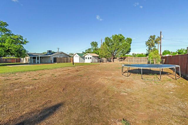 1404 Butterfly Ln, Olivehurst, CA 95961