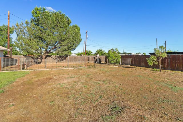 1404 Butterfly Ln, Olivehurst, CA 95961