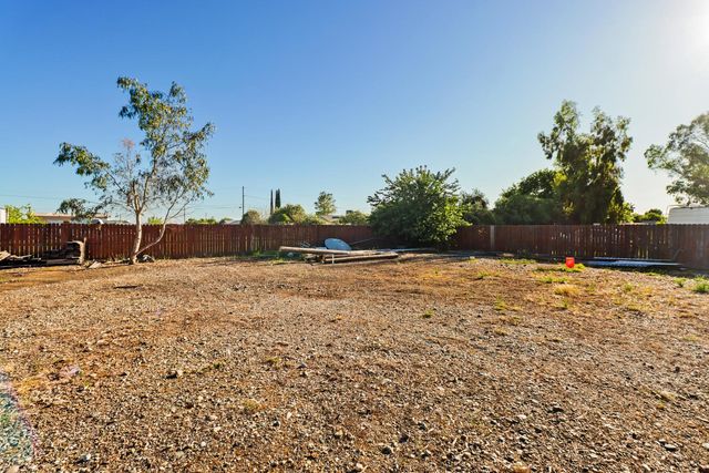 1404 Butterfly Ln, Olivehurst, CA 95961