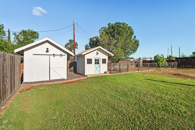 1404 Butterfly Ln, Olivehurst, CA 95961