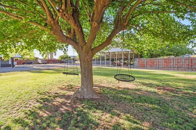 1404 Butterfly Ln, Olivehurst, CA 95961