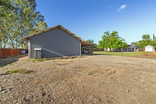 1404 Butterfly Ln, Olivehurst, CA 95961