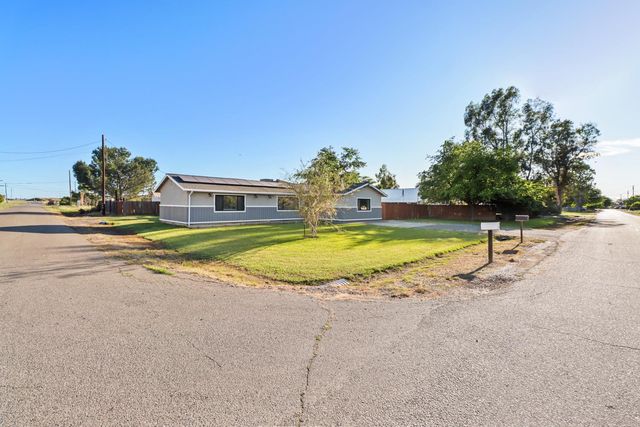 1404 Butterfly Ln, Olivehurst, CA 95961