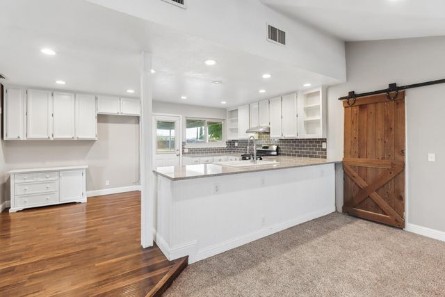 1404 Butterfly Ln, Olivehurst, CA 95961