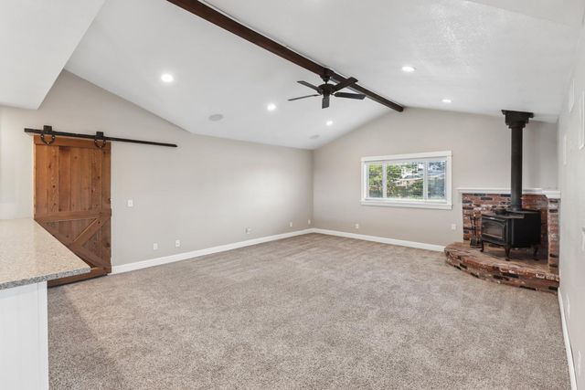 1404 Butterfly Ln, Olivehurst, CA 95961