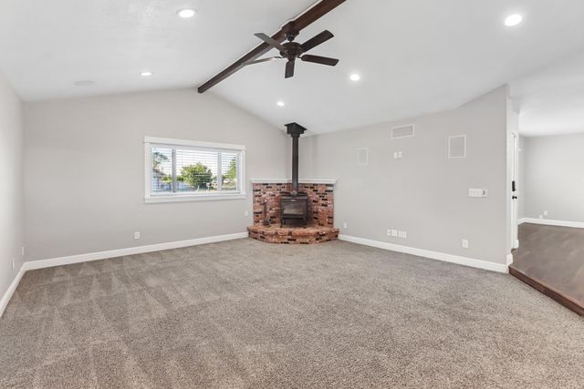 1404 Butterfly Ln, Olivehurst, CA 95961