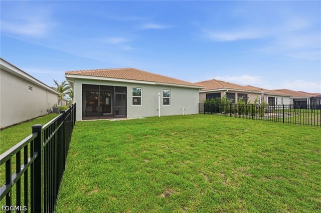 3860 Crosswater DR, North Fort Myers, FL 33917