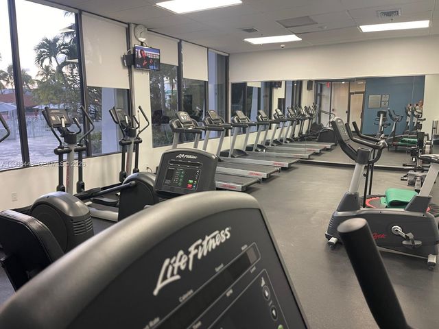 100 Bayview Dr 412, Sunny Isles Beach, FL 33160