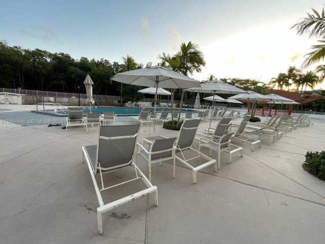 100 Bayview Dr 412, Sunny Isles Beach, FL 33160