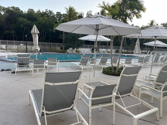 100 Bayview Dr 412, Sunny Isles Beach, FL 33160