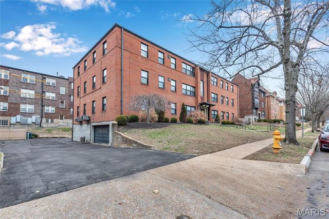 7553 Buckingham Drive, Clayton, MO 63105