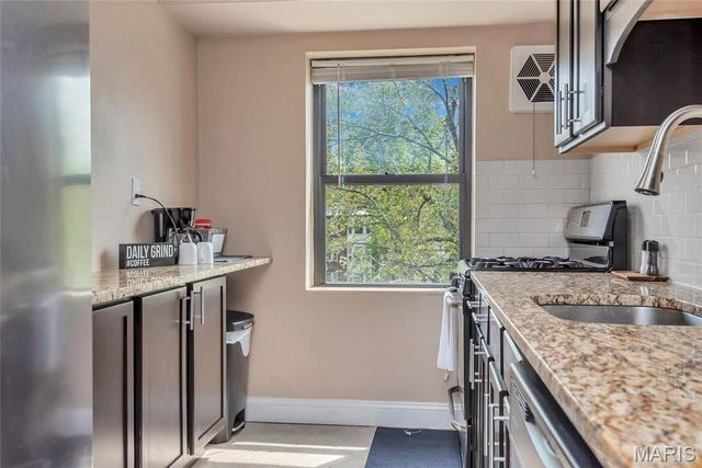 7553 Buckingham Drive, Clayton, MO 63105