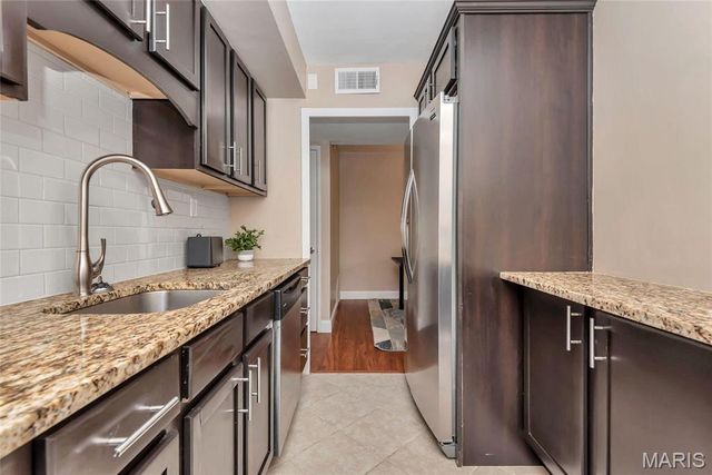 7553 Buckingham Drive, Clayton, MO 63105