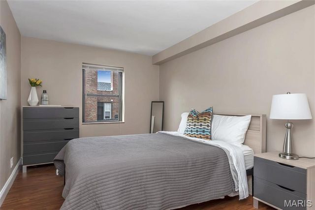 7553 Buckingham Drive, Clayton, MO 63105