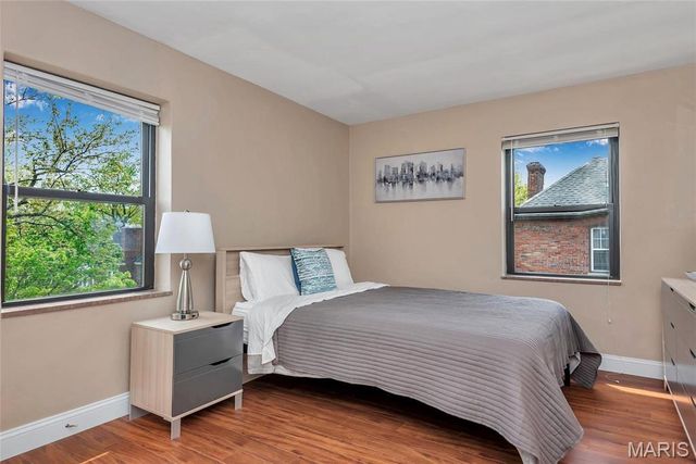 7553 Buckingham Drive, Clayton, MO 63105