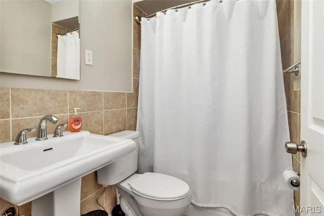 7553 Buckingham Drive, Clayton, MO 63105