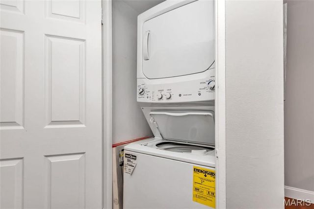 7553 Buckingham Drive, Clayton, MO 63105