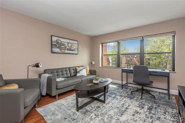 7553 Buckingham Drive, Clayton, MO 63105