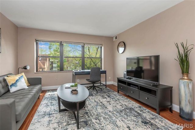 7553 Buckingham Drive, Clayton, MO 63105