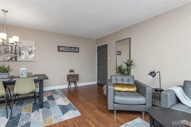 7553 Buckingham Drive, Clayton, MO 63105