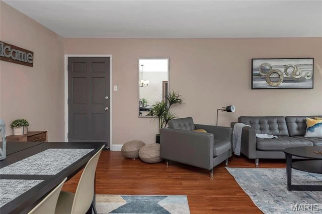 7553 Buckingham Drive, Clayton, MO 63105