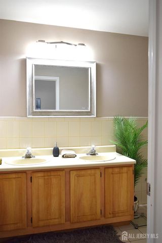 168 Vasser Drive, Piscataway, NJ 08854